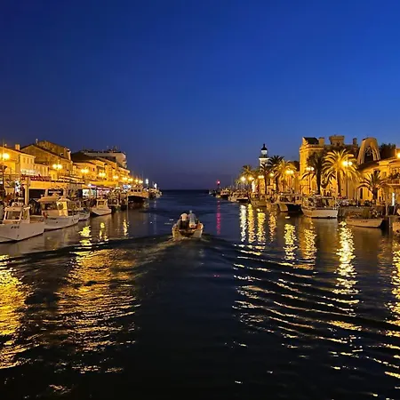 Maison 12 Personnes Max Proche Et Parkings Gratuits Le Grau-du-Roi