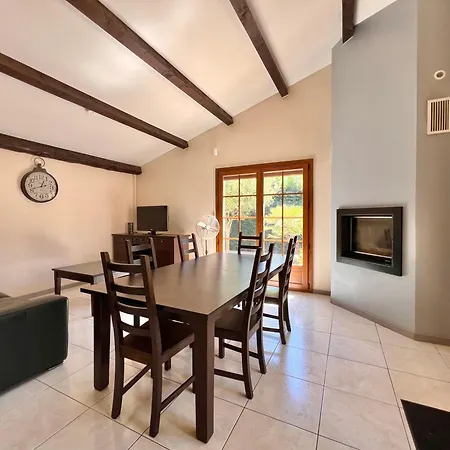 Holiday home Maison 12 Personnes Max Proche Et Parkings Gratuits