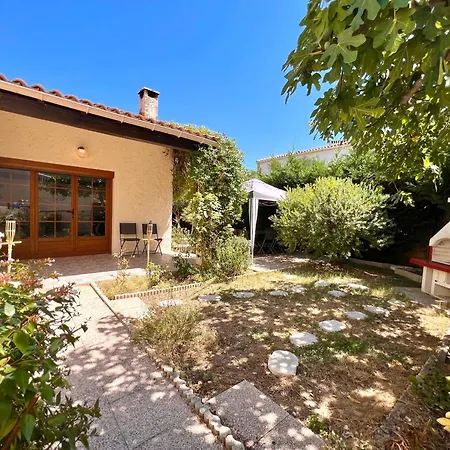 Holiday home Maison 12 Personnes Max Proche Et Parkings Gratuits