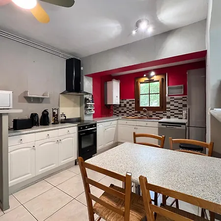 Holiday home Maison 12 Personnes Max Proche Et Parkings Gratuits Le Grau-du-Roi